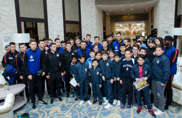 Moment emoționant înaintea finalei Cupei României! FRF i-a invitat pe copiii de la Școala Socială de Fotbal Real Madrid pentru a-i însoți pe jucători pe teren
