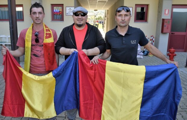 VIDEO Fanii "tricolorilor" au sosit la St. Vincent pentru a susține România » Pe cine pariază contra Franţei