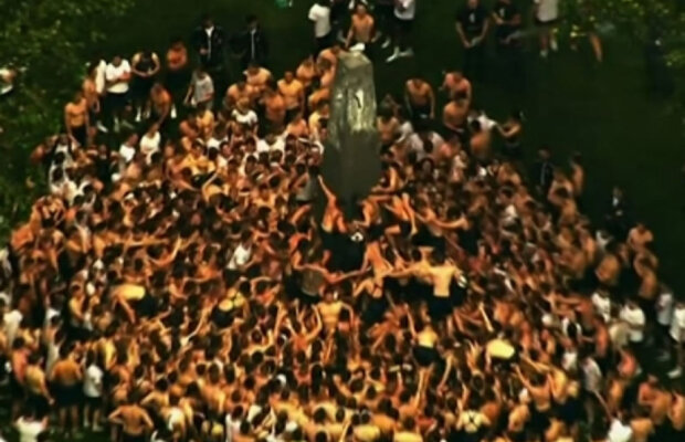 VIDEO Cel mai ciudat ritual prin care trebuie să treacă studenții din armata SUA 