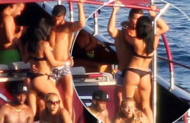 VIDEO + FOTO Cristiano Ronaldo, scene fierbinți alături de o brunetă în bikini pe un yacht în Ibiza