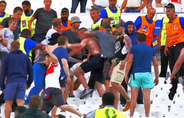 Mărturii ÎNFIORĂTOARE ale soției lui Vardy, prinsă în vacarmul violent de la Anglia - Rusia: "Ne-au băgat în cușcă și ne-au tratat ca pe animale!"