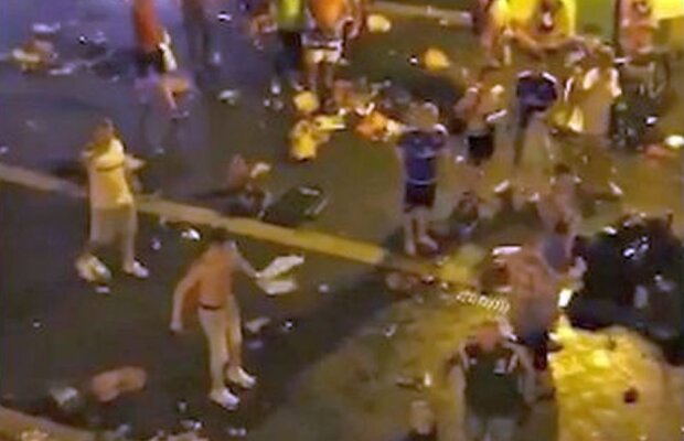 VIDEO Situația a degenerat în Franța! Bătăile s-au mutat la Nice! Două galerii s-au năpustit asupra uneia singure