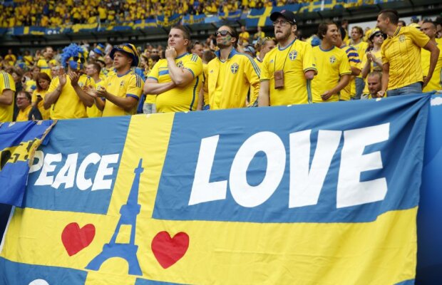 Încă un pachet suspect a fost găsit înainte de Irlanda - Suedia! Sectorul a fost evacuat, iar geniștii au venit imediat la stadion