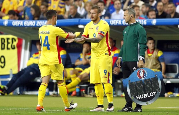 Fotbaliştii se revoltă după cazul Alibec: "Am avut la o echipă 8 jucători în 11-le de start care fumau la pauza meciurilor"