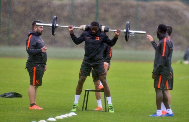 CORESPONDENȚĂ DIN SLOVENIA » VIDEO+FOTO Imagini spectaculoase de la antrenamentul de azi al Stelei » Ploaia torențială nu i-a oprit pe roș-albaștri să facă glume