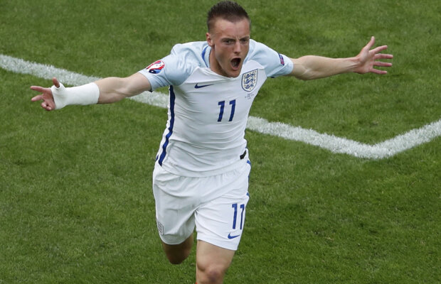 Vardy se operează. După Euro » Golgeterul lui Leicester joacă de aproape un an cu o dublă fractură la mâna dreaptă