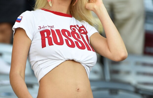 FOTO Blondele sunt la putere » O rusoaică a atras toate privirile la EURO