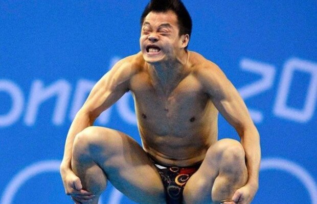 GALERIE FOTO Săritorii în apă fac cele mai amuzante feţe! Imagini inedite din timpul competiţiei :D