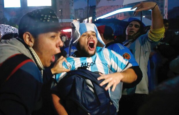 VIDEO+FOTO Nebunie în capitala Argentinei! Peste 100.000 de argentinieni au ieșit în stradă pentru Leo Messi