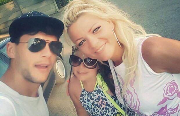 Vacanță în familie » Săpunaru se relaxează alături de soția și fiica lui după eliminarea de la EURO 2016