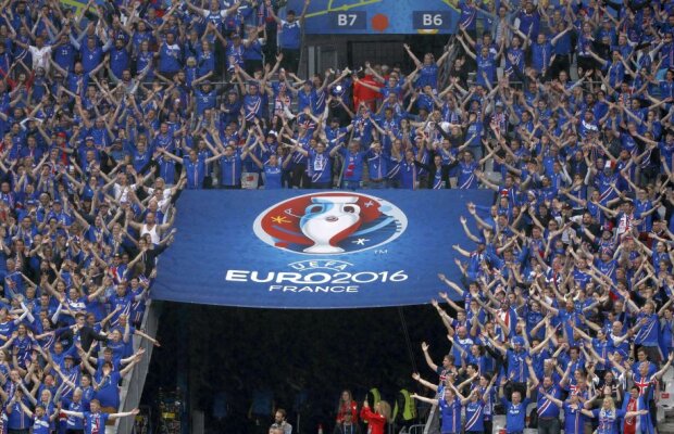 9 imagini SENZAȚIONALE! Suporterii Islandei au creat o atmosferă fantastică împotriva Franței + Un superantrenor a văzut meciul de pe stadion