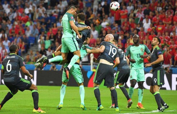 Două imagini SENZAŢIONALE! Ronaldo are o detentă extraterestră?! » Am găsit şi noi o poză din arhiva GSP cu Rodion Cămătaru