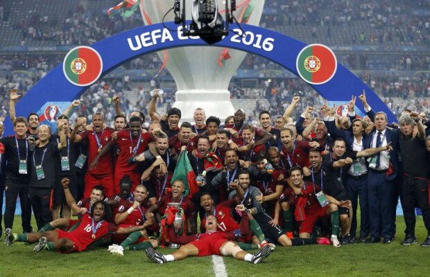 GALERIE FOTO Top 30 de fotografii din finala EURO 2016! Ronaldo în centrul atenției și când nu joacă!