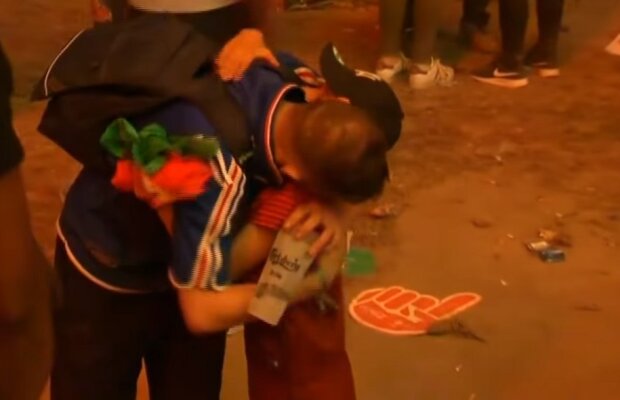 VIDEO Uitați de lacrimile lui Cristiano! Acesta este cel mai emoţionant moment după finala EURO 2016. Ce a pățit un francez care plângea în hohote