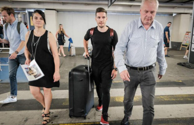 Așteptat ca un necunoscut! Chipciu a fost preluat de un angajat de la Anderlecht care avea o poză printată cu chipul lui