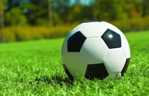 Accident grav de circulație în Hunedoara! Mai mulți tineri fotbaliști și antrenorii lor au avut nevoie de îngrijiri medicale