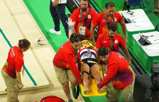 FOTO Atenție, imagini șocante! Accidentare terifiantă suferită de un gimnast francez » Și-a rupt piciorul în cel mai groaznic mod!