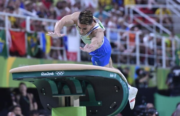 Corespondență de la Rio » Egal cu bronzul, dar fără bronz » Drăgulescu a avut ieri o medie de 15,449 la sărituri, la fel ca japonezul Shirai, dar a rămas în afara podiumului