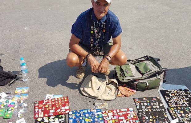 Corespondență din Rio » Concediu la Olimpiadă » Povestea unui colecționar de insigne prezent la 11 ediții consecutive de JO