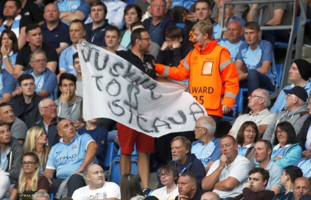 FOTO Conflictul dintre Steaua și MApN a ajuns până-n Anglia » Apariție surprinzătoare în tribunele stadionului Etihad