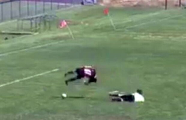 VIDEO Nebunie de gol în SUA » Cea mai ciudată execuție din istoria fotbalului?!