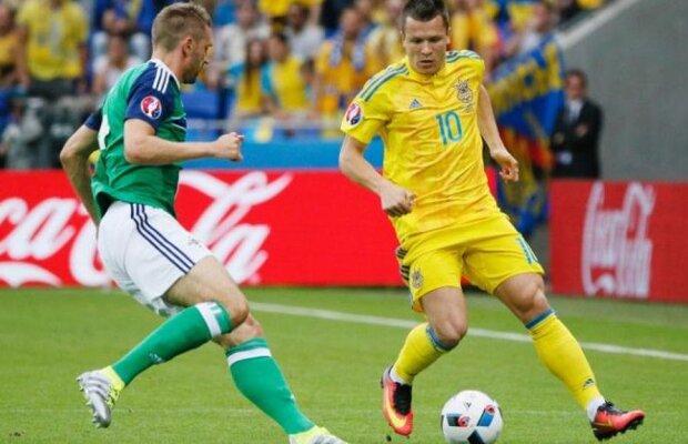 FOTO S-a îmbrăcat pe dos! Konoplianka a evitat o situație tulbure la prezentarea la Schalke 