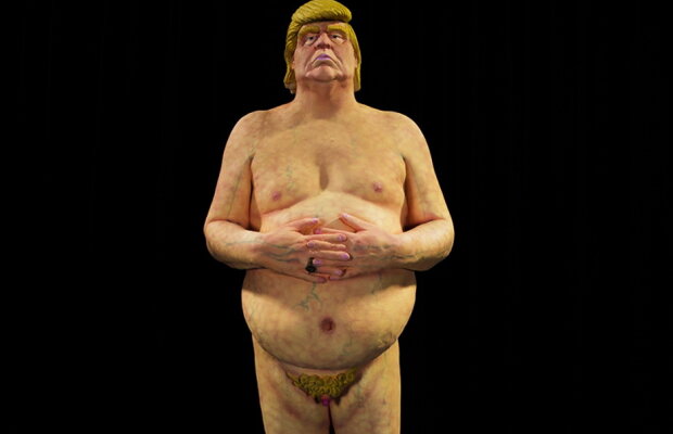 Statuia nud a lui Donald Trump, scoasă la licitație