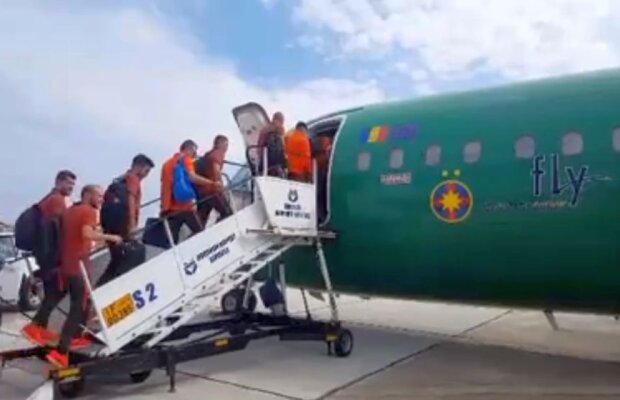 VIDEO Air Force Steaua! Echipa roş-albastră a zburat cu o aeronavă personalizată » Care e explicația