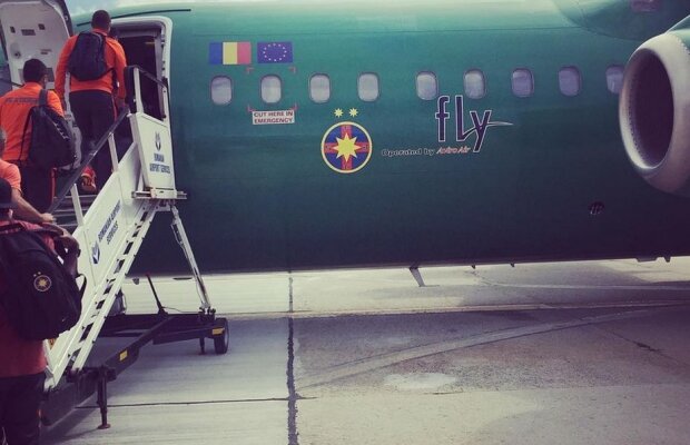 Mihai Stoica a prezentat în premieră avionul charter cu care Steaua va zbura în toate deplasările din afara Bucureștiului: "Și ne-am luat avion..."