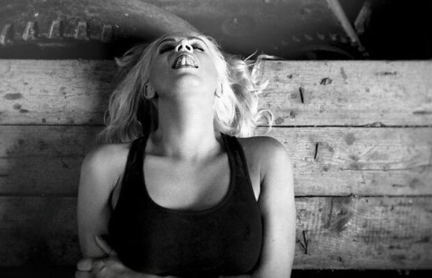 10 imagini controversate. Cum arată 10 femei EXACT în momentul când au orgasm