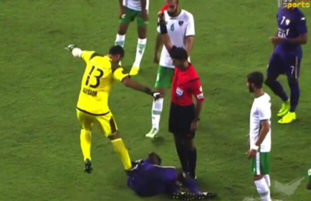 VIDEO Violență de neimaginat la un meci de fotbal! Portarul și-a călcat în picioare adversarul! 