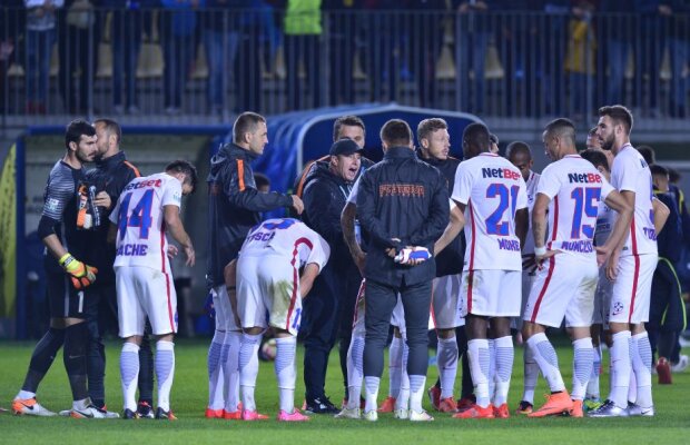 Fierbe vestiarul » Reproșuri la adresa lui Reghecampf! Antrenorul s-a răstit la jucători!