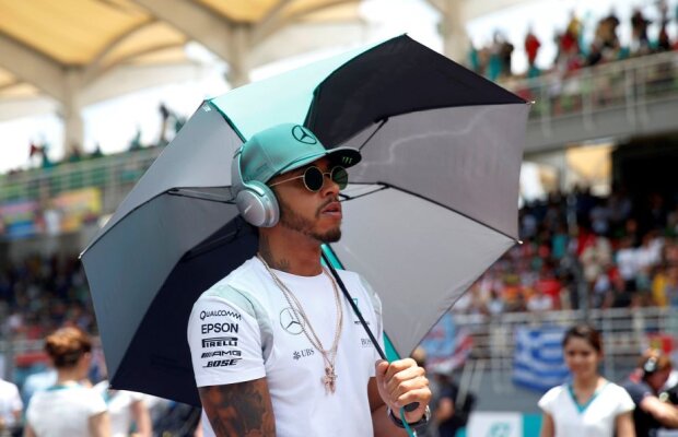 Sabotat din interior? Hamilton, virulent la adresa propriei echipe: "Este inacceptabil!"