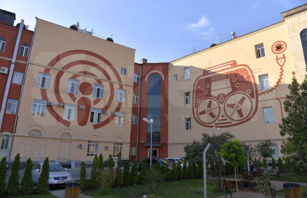 EXCLUSIV GALERIE FOTO Am fost la Radio Erevan, locul în care au luat naștere celebrele bancuri din vremea comunismului! 