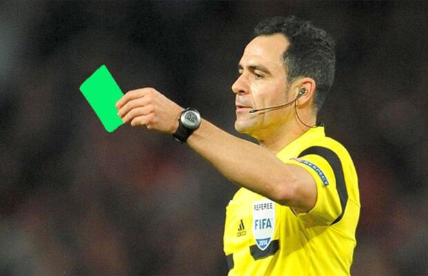 VIDEO Moment istoric în fotbal: s-a acordat primul cartonaș verde! Ar fi bună regula și la noi?