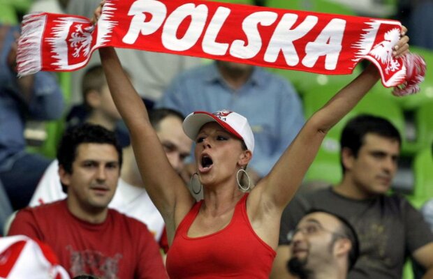 GALERIE FOTO Cu ele ne atacă Polonia :) Cele mai frumoase suportere ale adversarilor României