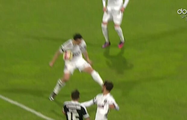 FOTO Penalty eronat dictat de arbitrul Popa în Dinamo - CFR Cluj + MM Stoica a replicat imediat ironic pe Facebook