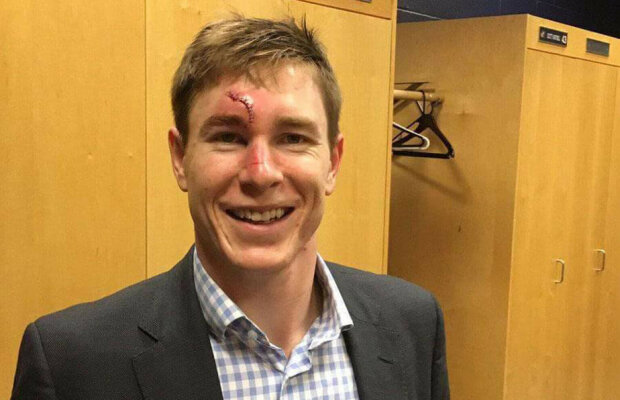 Performanță extremă pentru un hocheist » A înscris golul decisiv cu 36 puncte de sutură la frunte