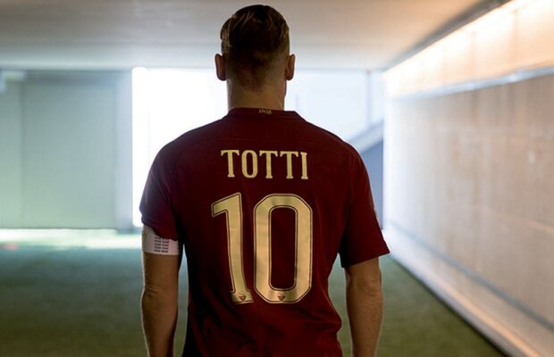 FOTO AS Roma îmbracă noi haine în derby-ul cu Lazio » Un echipament special, în amintirea vechilor legiuni romane