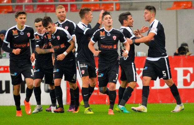 EXCLUSIV Dinamovistul coborât pe gazon din peluza PCH » Idolul său e Tamaș: "La autograful lui Gabi țin cel mai mult"