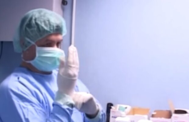 "Nici să se spele pe mâini ca un chirurg nu știe!" » Cum era "profesorul de medicină" Secureanu: nu venea la ore cu anii și le amenința pe studente că trimite bătăușii la ușă!