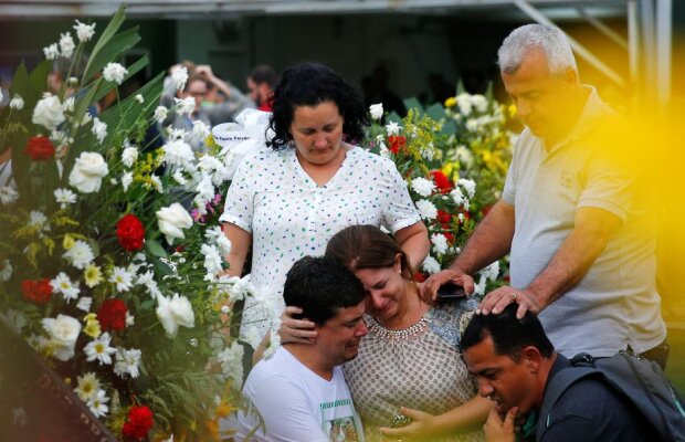 Primele măsuri ale autorităților din Bolivia » Trei oficiali ai companiei aviatice implicate în tragedia echipei Chapecoense au fost arestați