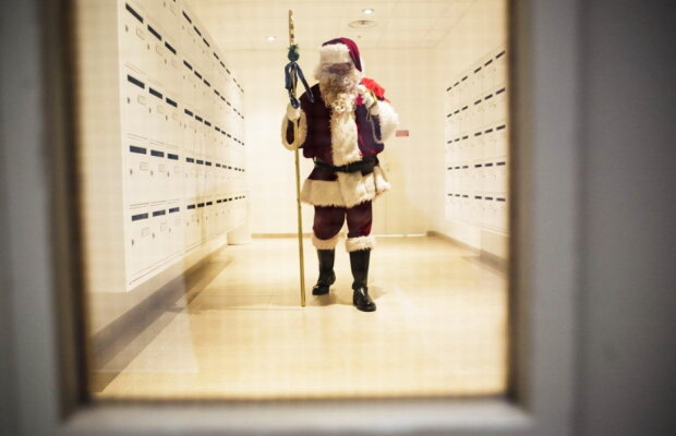 S-a deghizat în Moș Crăciun, însă ceea ce a făcut a oripilat o lume întreagă!