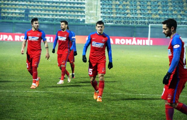 Situație tot mai dificilă la Steaua: "Ce criză?! Suntem în degringoladă!" » Atac la jucători: "Parcă sunt fundași adverși"