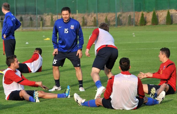 Dezvăluiri incredibile din vestiar ale unui fost antrenor stelist: "Jucătorii se dădeau accidentați"