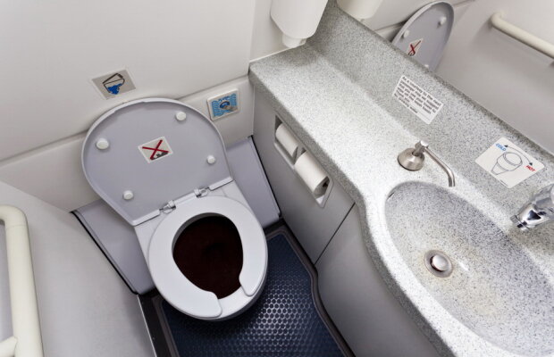 O aeronavă care care mergea de la New York la Paris a făcut o escală în Irlanda pentru o pauză de... toaletă