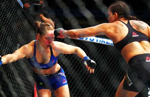 VIDEO Ronda Rousey, înfrângere usturătoare la revenirea în cușcă: Arbitrul a oprit partida după doar 48 de secunde