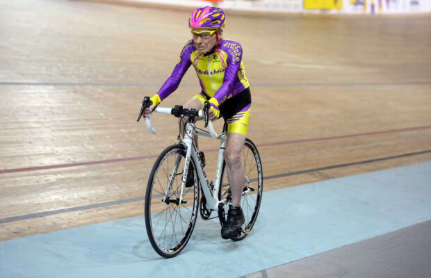 Pedalatul nu ține cont de vârstă: a bătut recordul orei la 105 ani!