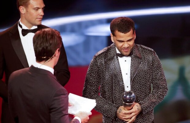 Dani Alves îi critică pe foștii săi coechipieri de la Barcelona pentru absența lor de la Gala FIFA » Ce spune brazilianul despre Ronaldo, câștigătorul trofeului ”The Best”