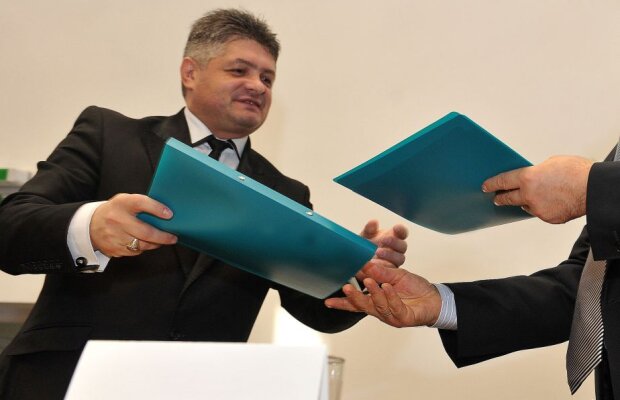 Un angajat din ”Malaxa” a povestit la DNA cum ”i-am dus un plic cu 1.000 de lei profesorului și generalului Onișor de la Academia SRI din partea lui Secureanu”